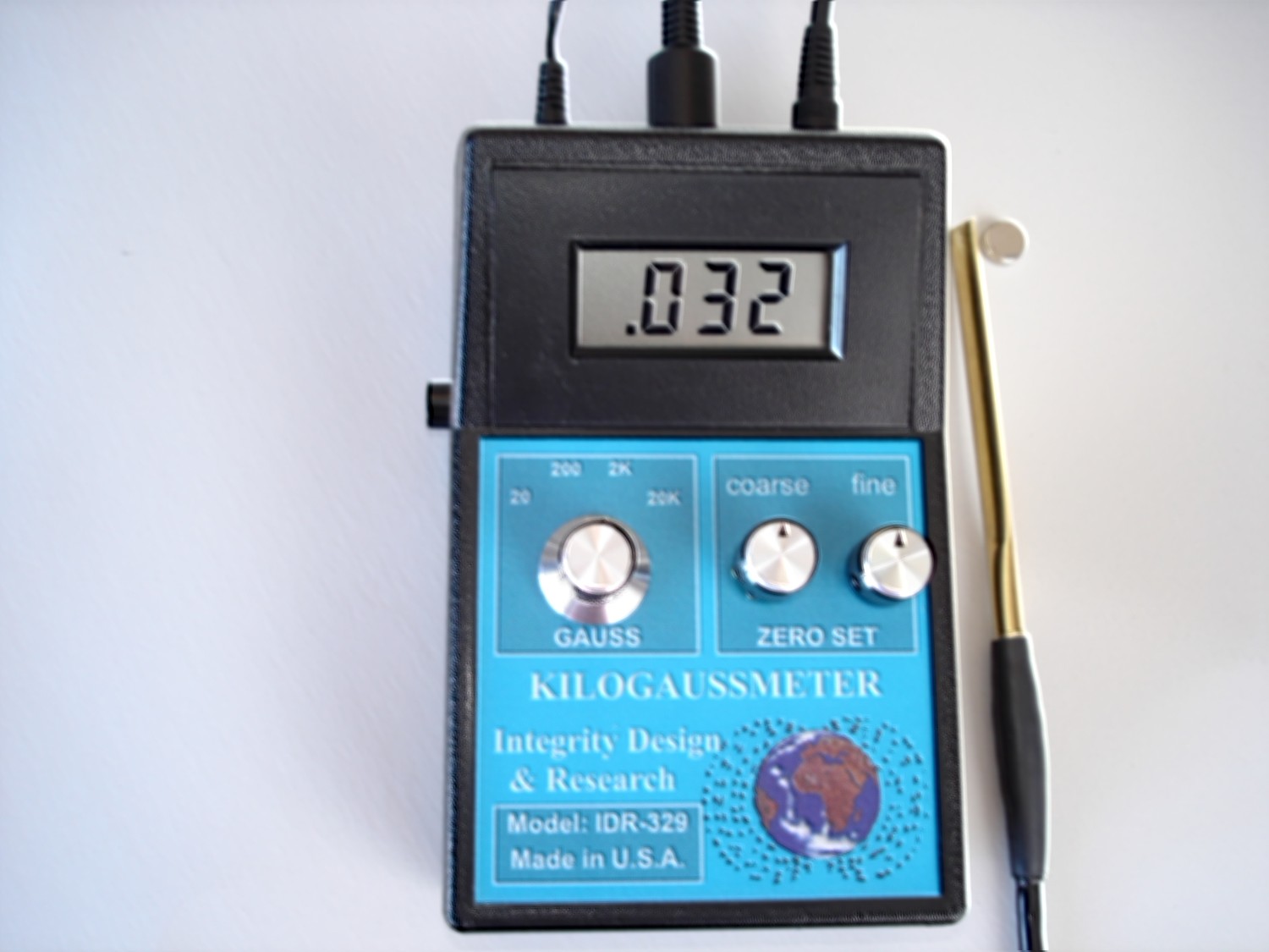 A picture of the DC hall-effect gaussmeter IDR-309-T, magnet measurement